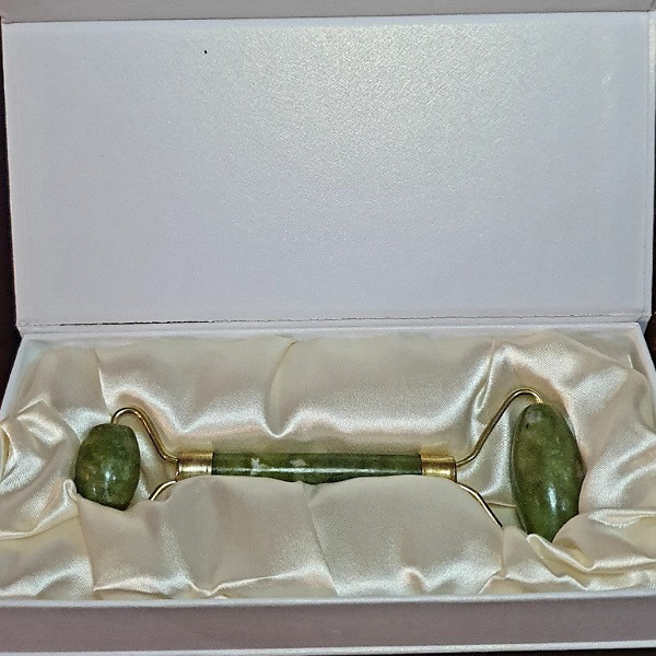 ماساژور دستی مدل Jade roller