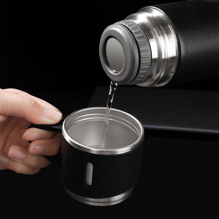 فلاسک مدل VACUUM FLASK SET گنجایش 0.5 لیتر به همراه لیوان سفری مجموعه 3 عددی