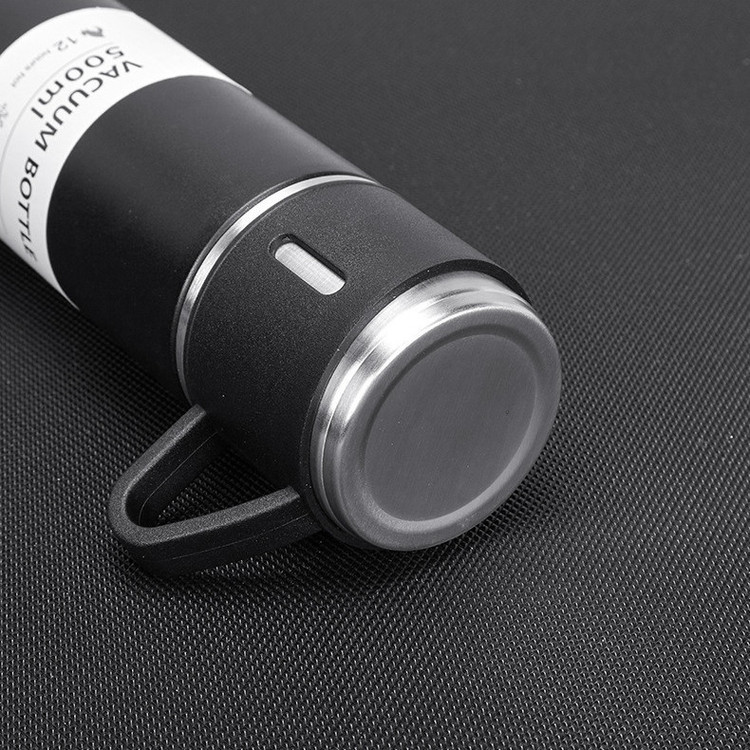 فلاسک مدل VACUUM FLASK SET گنجایش 0.5 لیتر به همراه لیوان سفری مجموعه 3 عددی